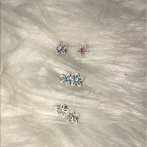 NWOT 3 Pairs White Flower Earrings